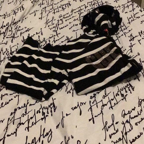 Ladies Guess Sweater - Picture 4 of 8